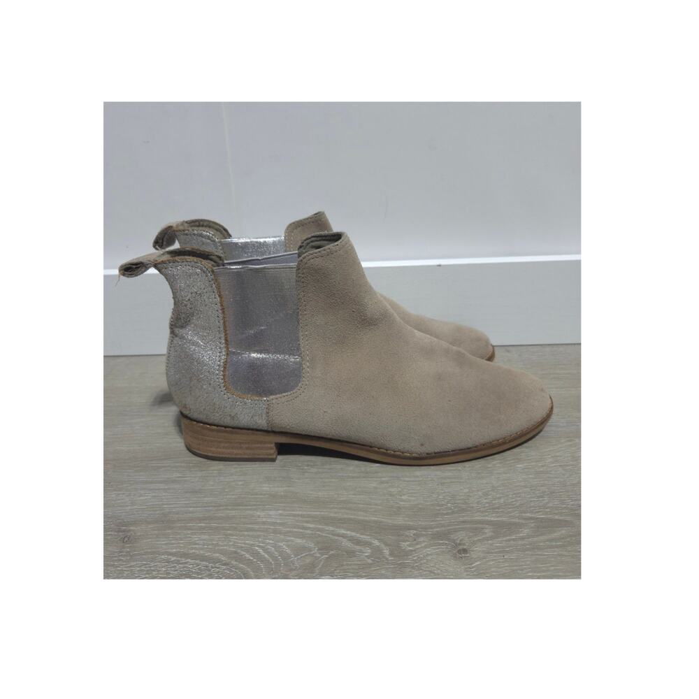 Toms Woman's Ella Suede Tan & Silver Ankle Chelsea Boot Size 9.5